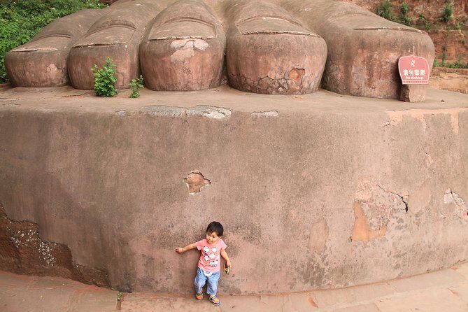 1-Day Chengdu Panda Base and Leshan Giant Buddha GROUP Tour - Tianfu Square bookends: a quick orientation before you head out