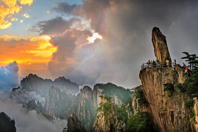 1-Day Mt. Huangshan Tour with Optional Hongcun & Xidi Village - White Goose Peak to Shixin Peak: the ridge stops that match the classics
