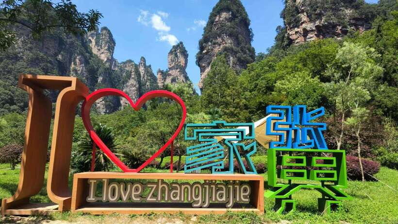 1-Day Private Tour to Zhangjiajie Highlights - Why Zhangjiajie’s pillars feel like science fiction