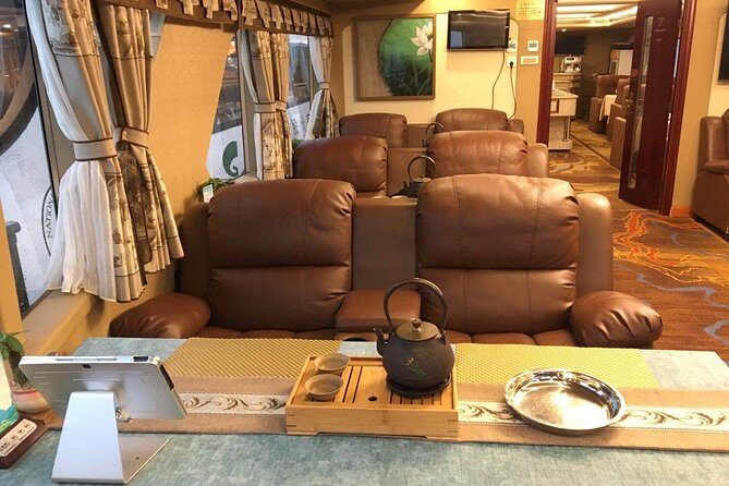 1 Day Relaxing Li River Cruise Private Tour with the 4 Star Luxury Boat VIP Room - 7:40 a.m. Pickup and a Smooth Start From Guilin