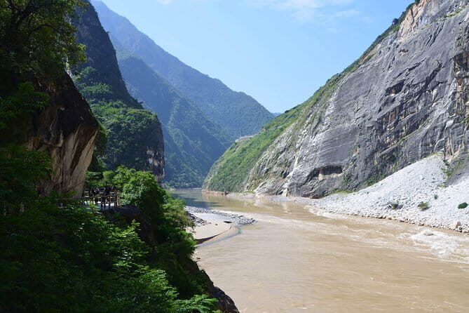 1 Day Tiger Teaping Gorge Private Tour from Lijiang or Shangri-La - The walk to the valley-floor viewpoint: short, scenic, and very loud