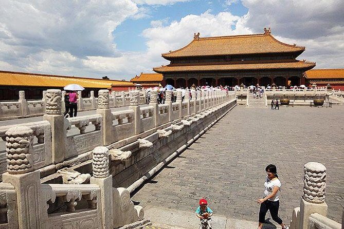 11-Day Small-Group China Tour: Beijing, Xi'an, Guilin, Yangshuo and Shanghai - Xi’an’s Terracotta Warriors Day: Museum, Discovery Story, and a Clay Workshop