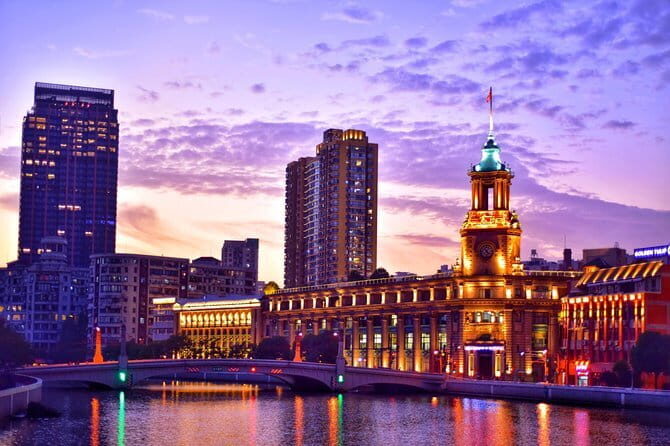 2.5-Hour Private Shanghai Bund Walking Tour including Local Dumpling Tasting - Meeting Your Guide and Setting the Tone