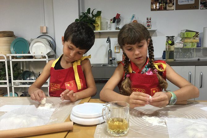 2.5hrs Chinese Kitchen Cooking Class: Xiaolongbao Soup Dumplings - Veg Options and Family-Friendliness: Who This Class Works For
