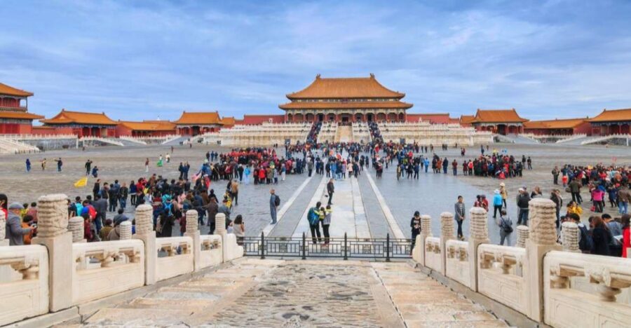 2-Day Beijing Highlights Tour with Peking Duck - Day 2: Great Wall choice (Badaling or Mutianyu) and how the cable car changes the day