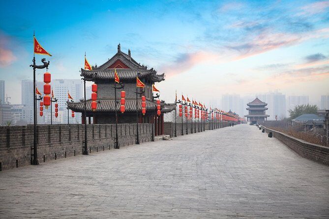 2-Day Highlights Xi'an Private Tour Combo Package: Terracotta Warriors and City Sightseeing - Xian City Wall finale: the best way to see the city’s scale