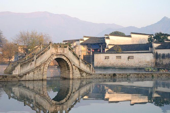 3-Day Yellow Mountains, Hongcun Village and Tunxi Ancient Street Private Tour - Day 1: Hongcun Ancient Village, Then Tunxi’s Ink-and-Shop Streets