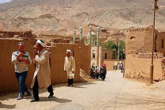 3 Days Urumqi Heavenly Lake and Turpan Tour - Urumqi’s International Bazaar: a quick taste of everyday Xinjiang
