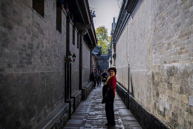 3-Hour Private Hutong Walking Tour with Drum Show at Drum Tower and Tea Tasting - Hotel Pickup and the Private Guide Advantage