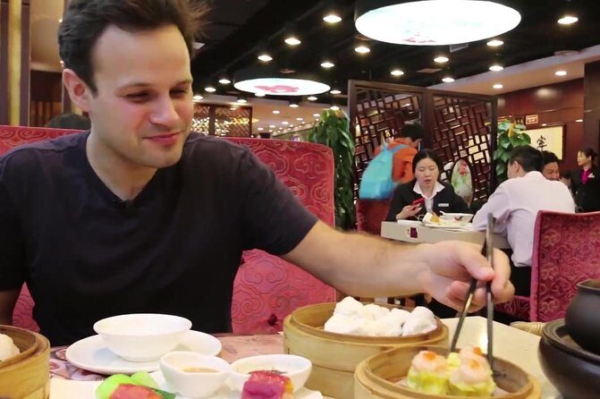 3-Hour Private Night Tour: Beijing Foodie Experience - Stop 2: Zhangzizhong Street Snack Circuit (Fried Pancakes to Sweet Dough)