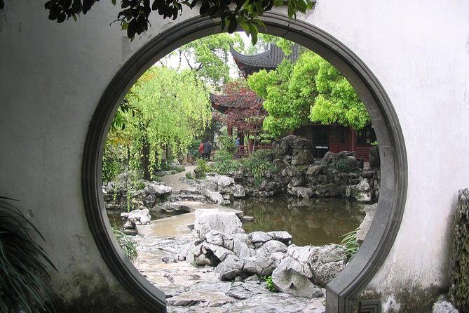 3-Hour Shanghai Yu Garden &Old Town Private Tour with Tea Tasting - Getting picked up in downtown Shanghai (and what happens if you’re not)