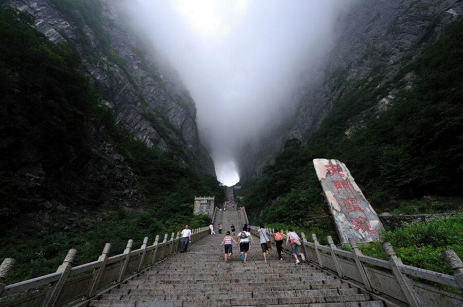 4-Day Highlights of Zhangjiajie With Sunrise Experience - Day 2: National Forest Park via South Gate, Golden Whip, Bailong, then Kongzhong Tianyuan