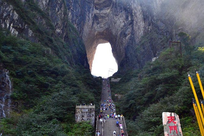 4-Day Zhangjiajie Tour to All Highlight Attractions with VIP Lift - Private Transfers and VIP Lift: Where You Actually Save Time