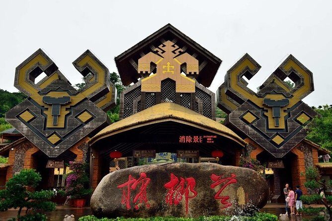 4 Days Classic Sanya Private Tour with Airport Transfer - Binglanggu Li & Miao Culture Park: real houses, shows, and food