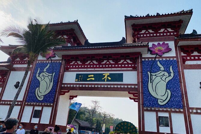 4 Days Classic Sanya Private Tour with Airport Transfer - Luhuitou Park: city viewpoints and the deer-turns-head story