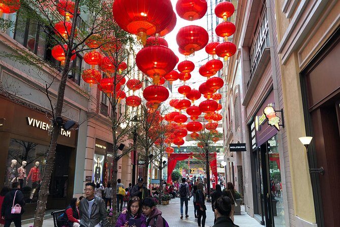 4-Hour Private Hong Kong Layover Tour - Hollywood Road: historic streets, British-built contrasts, and an old temple