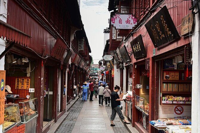 4-Hour Qibao Ancient Water Town Private Tour with Metro Experience - Should you book this Qibao water town tour with metro experience?