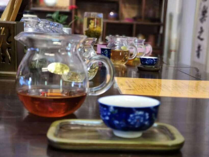 4-Hour Shanghai Best Garden and Temple Tour with Tea Tasting - Getting around Shanghai without burning half your day