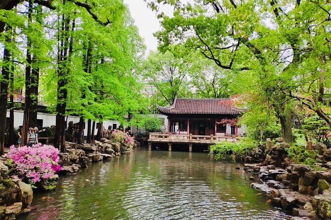 4-Hour Shanghai Highlight Tour: Yu Garden and Jade Buddha Temple - Yu Garden: classic garden scenes plus real Shanghai market streets