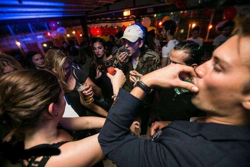 4-Hour Shanghai Pub Crawl (bars & nightclub hopping) - Who this pub crawl is best for