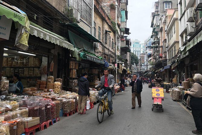 5-Hour Sai Kwan Walking Tour with Unique Food Tasting - Tianzi Wharf dim sum lunch: the best entry point to Cantonese taste