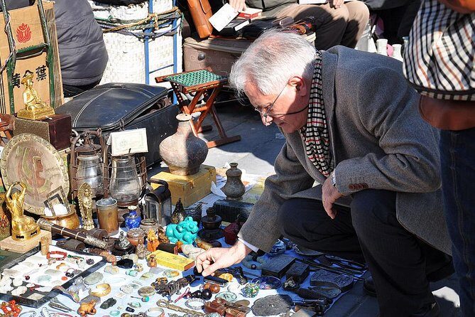 6-Hour Private Beijing Tour: Flower and Fish Market, Panjiayuan Antique Market and 798 Art Zone - Lunch or dinner: staying local without derailing the schedule