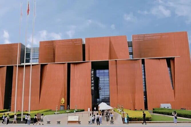 8 Days Classic Tour of Yunnan - Day 4: Xizhou morning market, Erhai boat ride, and Lijiang by night