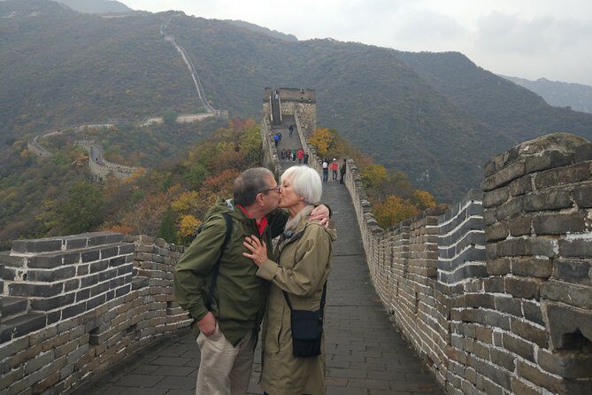 All-inclusive Day Tour: Mutianyu Great Wall & Beijing Panda Zoo with Local Lunch - Panda House at Beijing Zoo: what your morning looks like