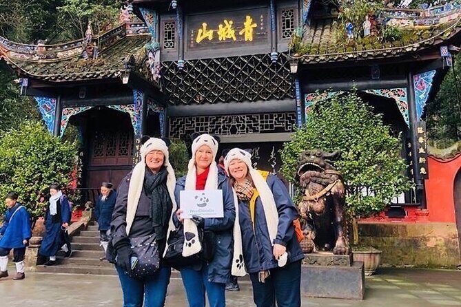 All-Inclusive Private Day Tour of Mount Qingcheng and Dujiangyan - Moon City Lake to Shangqing Palace: how the mountain unfolds