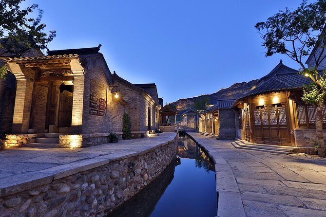 Beijing Evening Tour: illuminated Great Wall and Gubei Water Town - Riding the cable car to Simatai: what to expect on the steep Great Wall