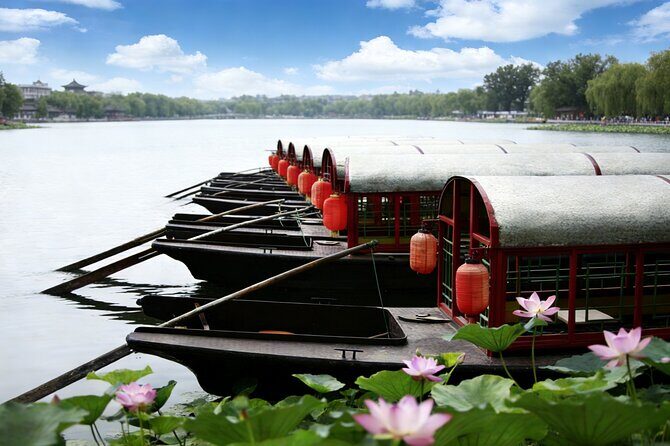 Beijing Hutong Night Tour with Yunnan Style Dinner and Chartered Boat Ride at Houhai Lake - Key highlights worth your attention