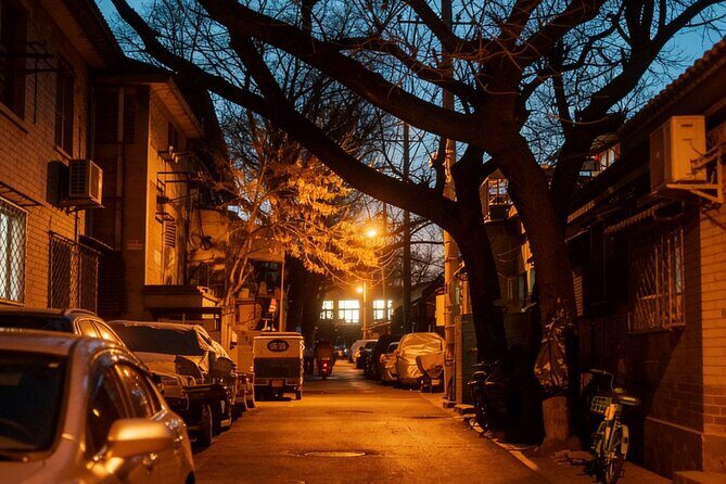 Beijing Hutong Night Tour with Yunnan Style Dinner and Chartered Boat Ride at Houhai Lake - Who this tour fits best (and who should skip it)