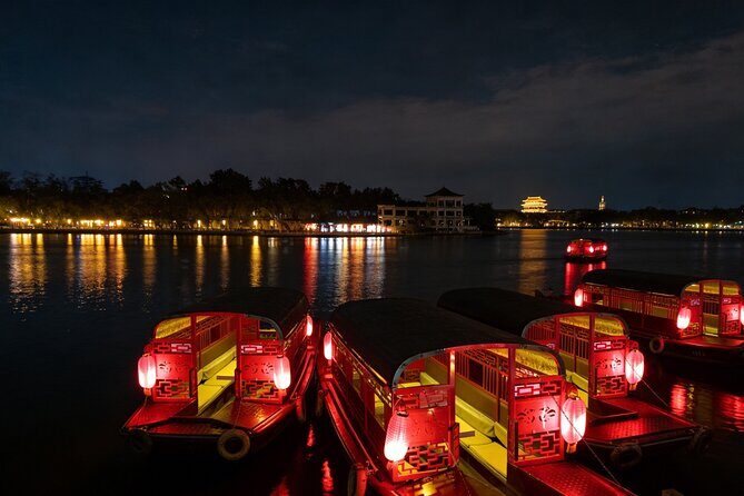 Beijing Hutong Night Tour with Yunnan Style Dinner and Chartered Boat Ride at Houhai Lake - Dinner at Little Yunnan: a hutong start near the Forbidden City