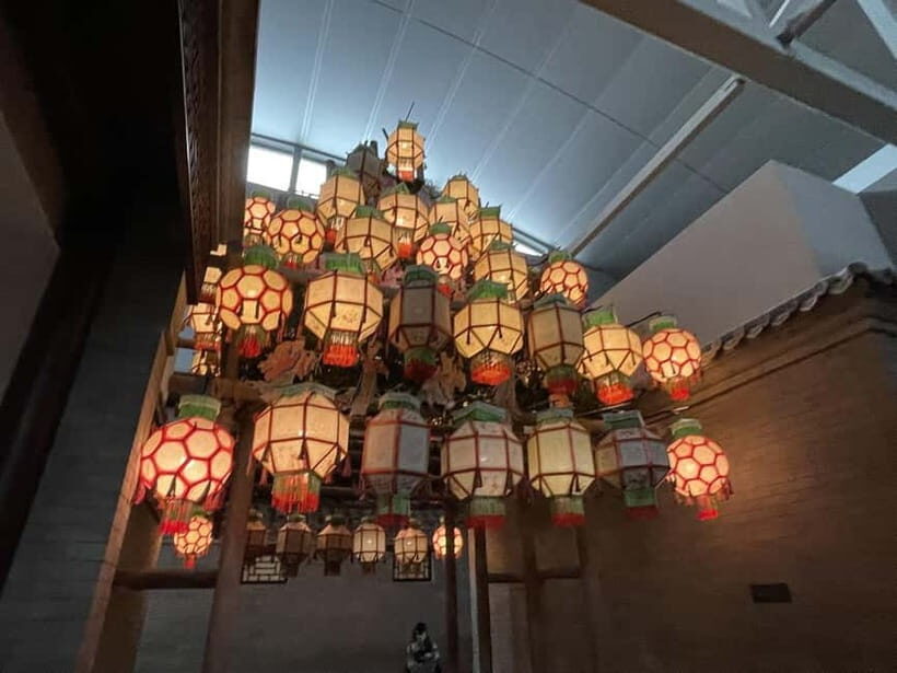 Beijing: Hutongs & Food & Culture Walking Tour - Folk craft moments: paper cutting, calligraphy, and possible opera