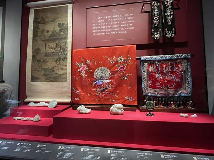 Beijing: Hutongs & Food & Culture Walking Tour - Nanluoguxiang and Shichahai: where old Beijing meets present-day life