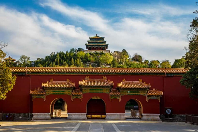 Beijing: Jingshan Park Entry Ticket - Entering Jingshan Park at 景山公园 with a QR ticket