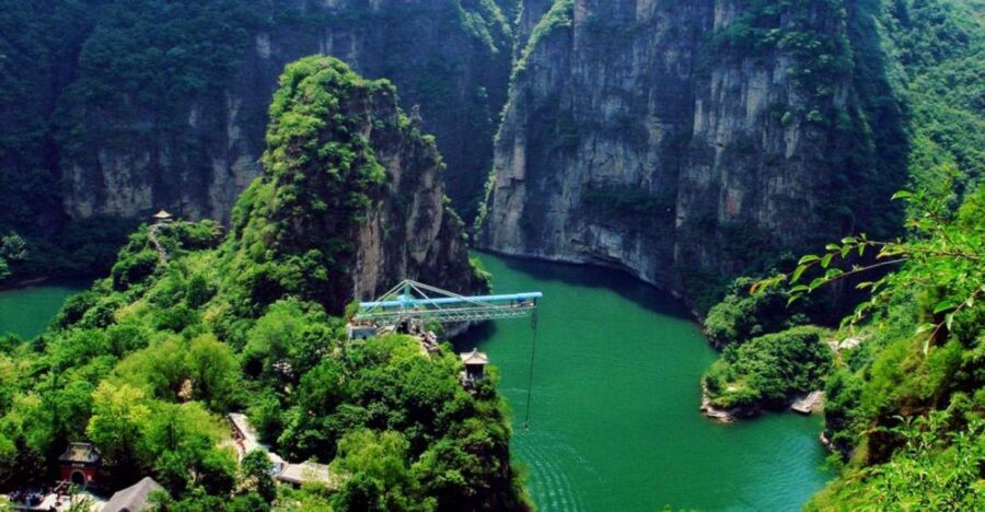 Beijing: Longqing Gorge, Ming Tombs & Lunch Private Day Tour - Longqing Gorge and the Dragon Escalator: your cool break from Beijing
