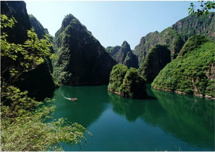 Beijing: Longqing Gorge w/Great Wall or Guyaju Private Tour - Guide quality: how names like Edward, Jack, and Lucy help