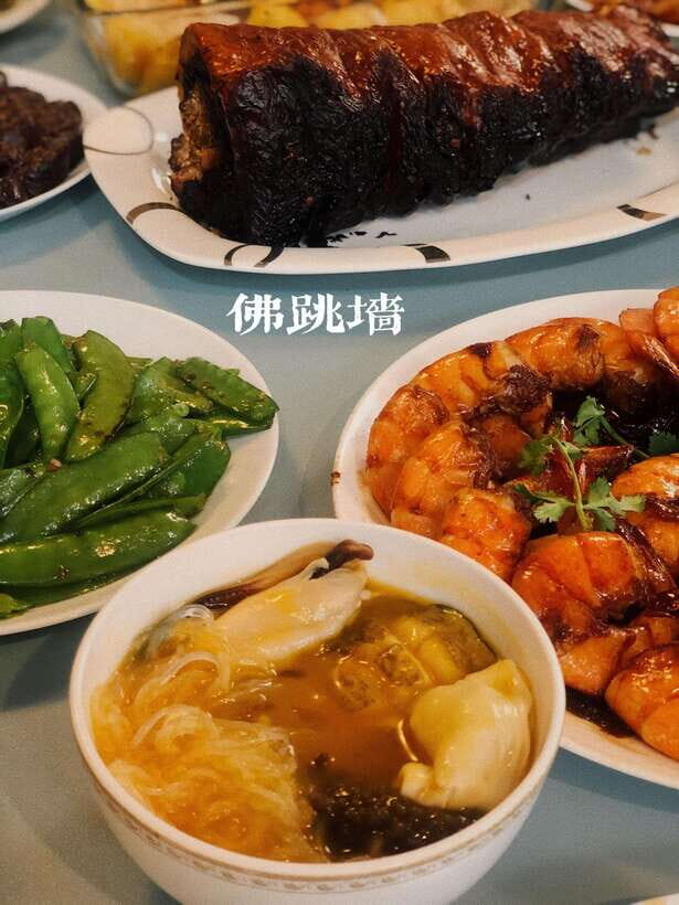 Beijing Market Tour with 10-course Family Feast - The secret stop: getting from street food to family table