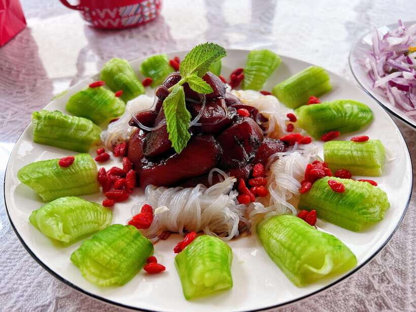 Beijing Market Tour with 10-course Family Feast - What this tour is best for (and who should skip it)