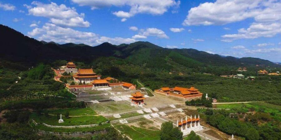 Beijing: Mutianyu Great Wall and Ming Tombs Private Tour - Lunch at a Local Place: Simple, Included, and Usually a Win