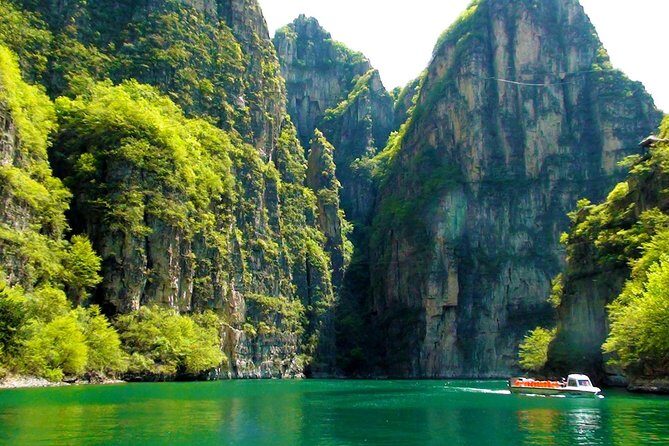 Beijing Private Tour to Badaling Great Wall and Longqing Gorge with Boat Ride - A private guide plus a calm pace you can feel