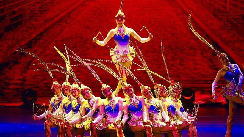 Beijing: Red Theatre Acrobatics Show Ticket-Local Must-See - Inside the Red Theatre: What to Expect from the Room