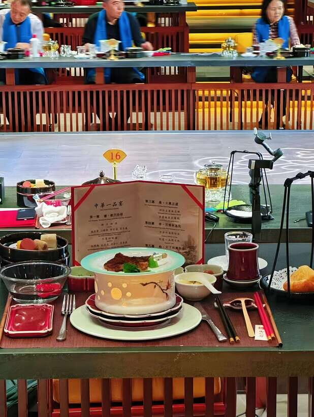 Beijing Royal Banquet with Chinese culture prefermance - Inside Yuxiandu: Exhibition Space Meets Tasting Space