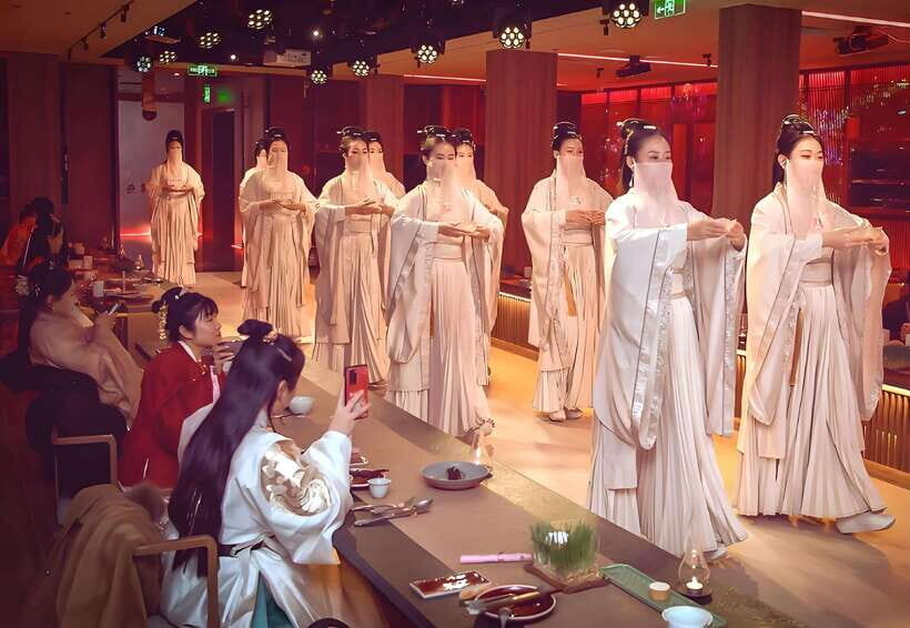Beijing Royal Dinning Experience with cultural performance - Language and Expectations: What If You Don’t Speak Mandarin?
