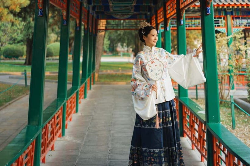 Beijing Traditional Hanfu Experience & Photoshoot for Groups - Your Photo Package: Raw Shots, Retouching, and Digital Delivery