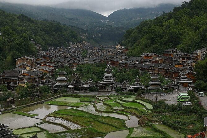 Best of Guilin Li River Xianggong Hill and Yulong River - Yulong River bamboo raft: slow floating on clear, quiet water