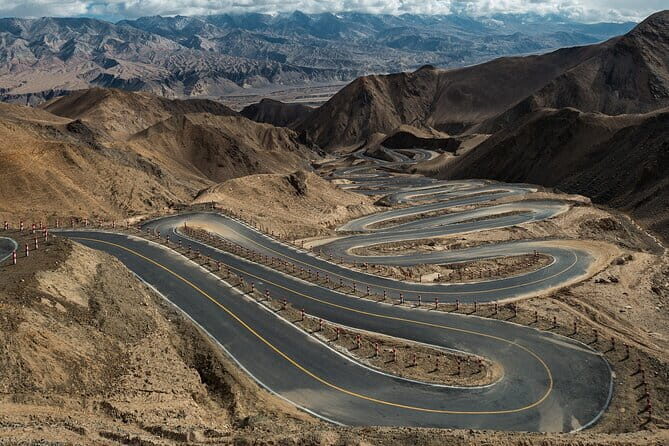 Best of Kashgar tour with Karakoram Highway - Day 3: The long road to Tashkurgan with lakes and grasslands