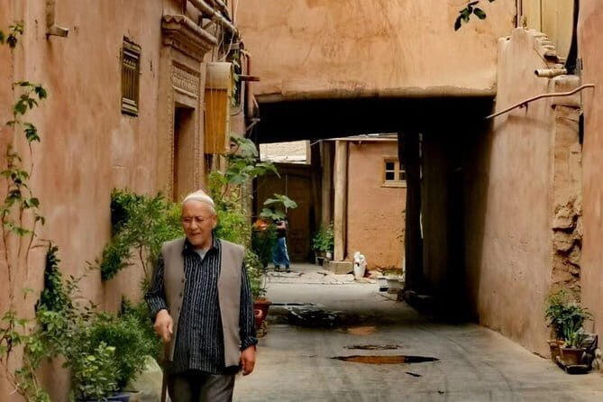 Best of Kashgar tour with Karakoram Highway - Day 2: Sunday livestock trading, then Abakh Hoja and Id Kah Mosque