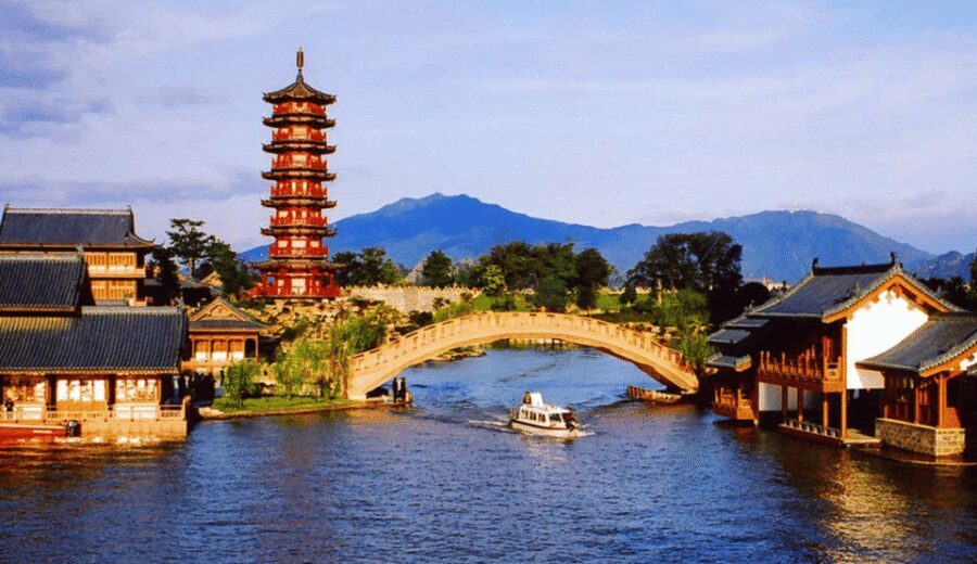 By bullet train Guangzhou to Guilin city highlights tour - The Guilin river cruise: two rivers, four lakes, and lunch